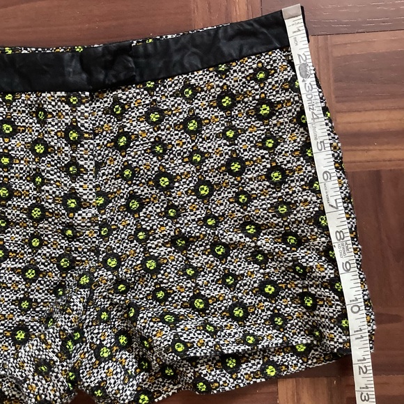 Guess by Marciano Tap Shorts Women’s 8 - Picture 9 of 10